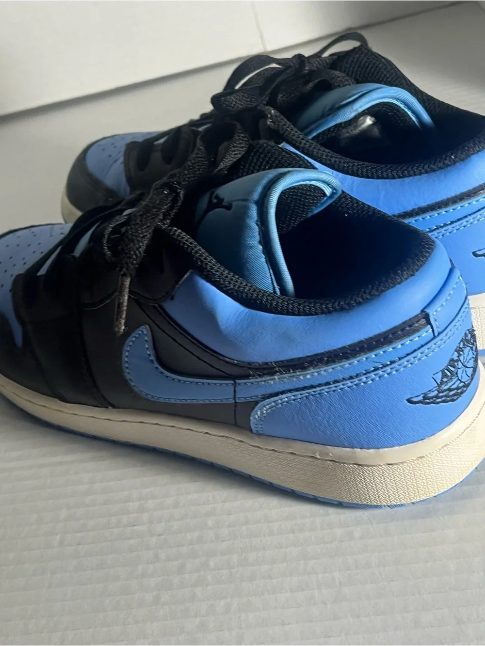 Nike Kids Low Top Sneakers in Black and Light Blue